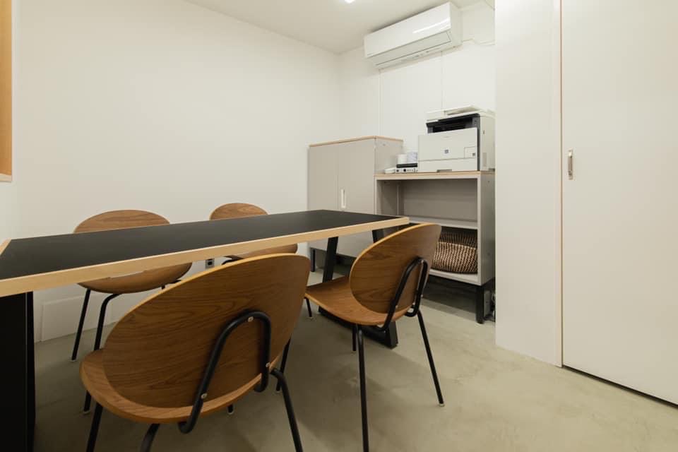 落ち着いて過ごせる工房内の小部屋